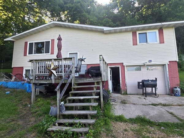 9866 Rattlesnake Road, Cassville, WI 53806