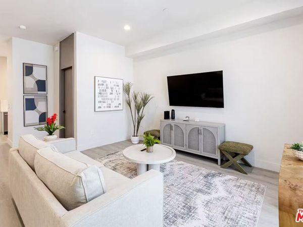 125 W Plymouth Street, Inglewood, CA 90302