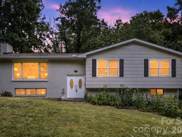 17 Rhododendron Place, Asheville, NC 28805
