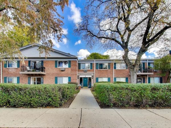 2303 S Goebbert Road , Unit A109, Arlington Heights, IL 60005