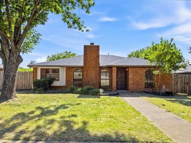 2431 Eastern Oaks Drive, Dallas, TX 75227