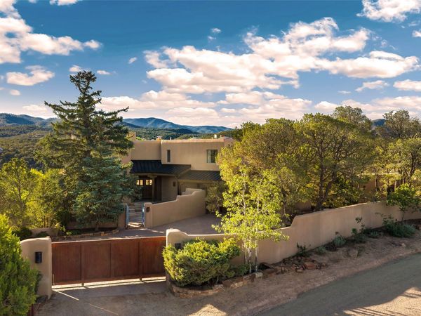 197 Circle Drive, Santa Fe, NM 87501