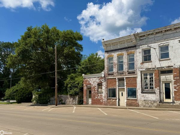 301 Schuyler Street, Oquawka, IL 61469