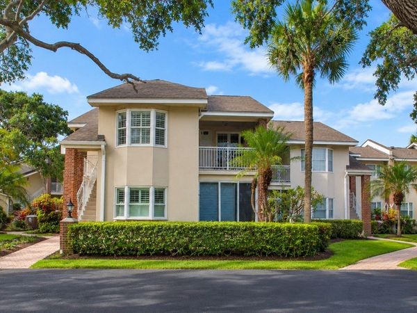 133 E Park Shores Circle, Unit 8E, Vero Beach, FL 32963