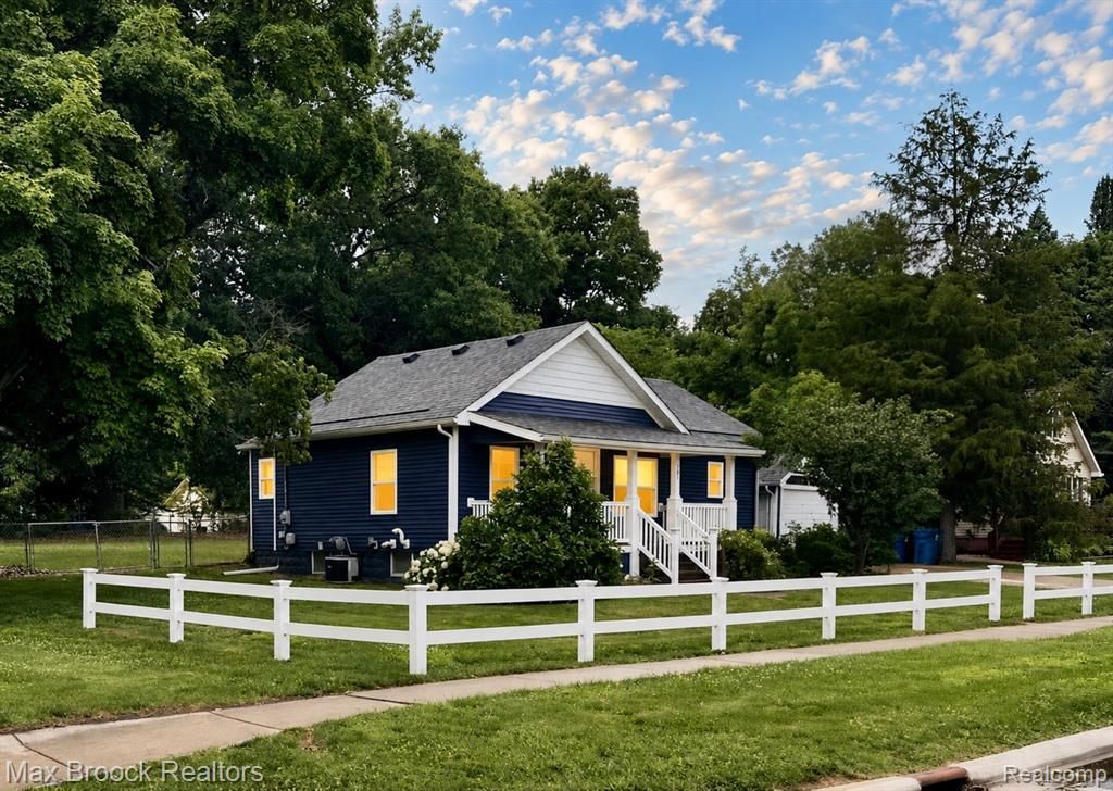 201 Park Avenue, Holly Vlg, MI 48442 Main Photo