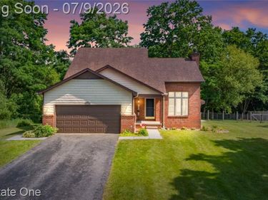 11153 Fieldcrest Meadows Court, White Lake Twp, MI 48386