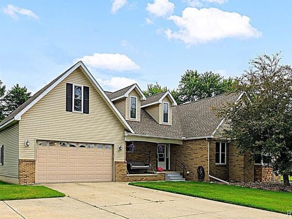 18570 Hollie Drive, Macomb Twp, MI 48044