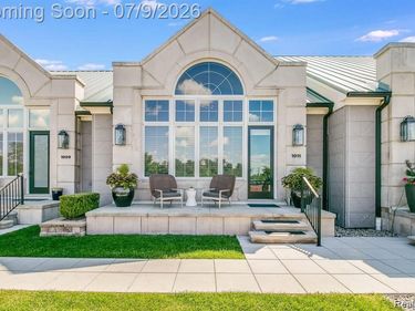1011 S Washington Avenue, Royal Oak, MI 48067