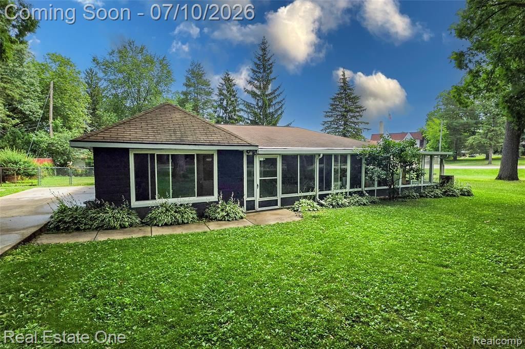 875 S Grey Road, Auburn Hills, MI 48326 Main Photo