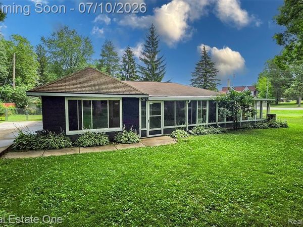 875 S Grey Road, Auburn Hills, MI 48326