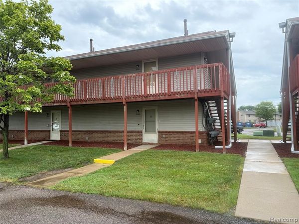 31851 Nardelli Lane, Roseville, MI 48066