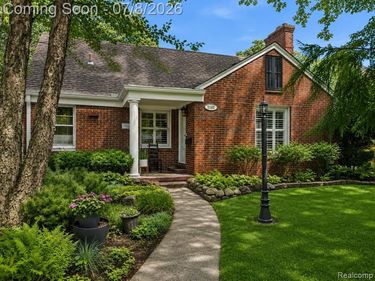 1102 N Lafayette Avenue, Royal Oak, MI 48067