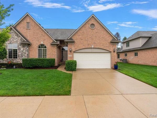 2681 Kentwood Drive, Shelby Twp, MI 48316