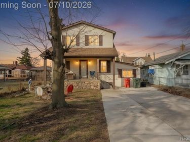 22453 E 10 Mile Road, St Clair Shores, Mi 48080