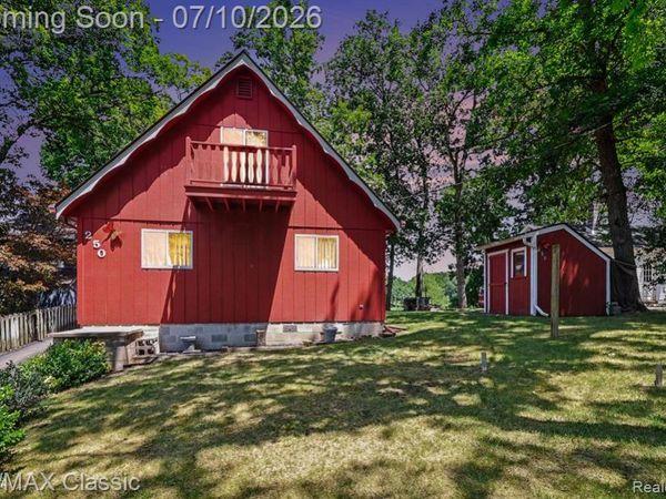 250 E Canyon Drive, Milford Twp, MI 48380
