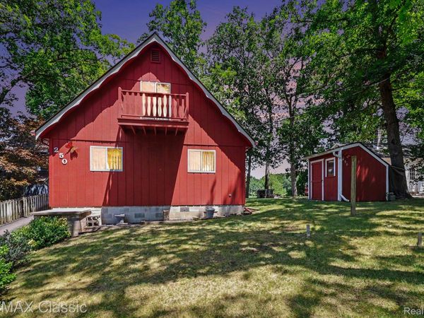 250 E Canyon Drive, Milford Township, Mi 48380