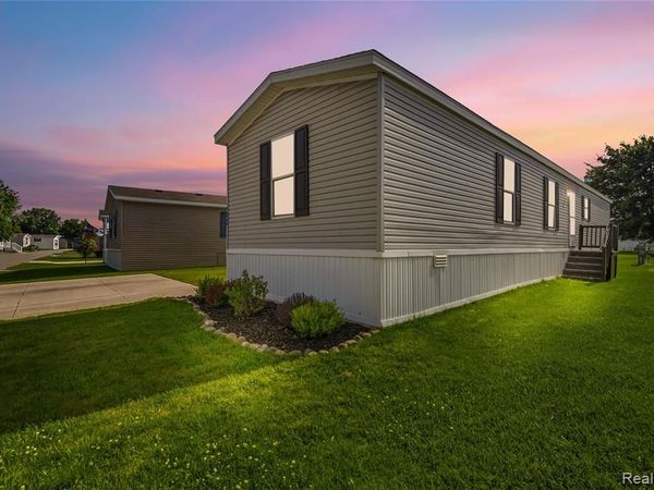 46545 Le Grande Boulevard, Macomb Twp, MI 48044