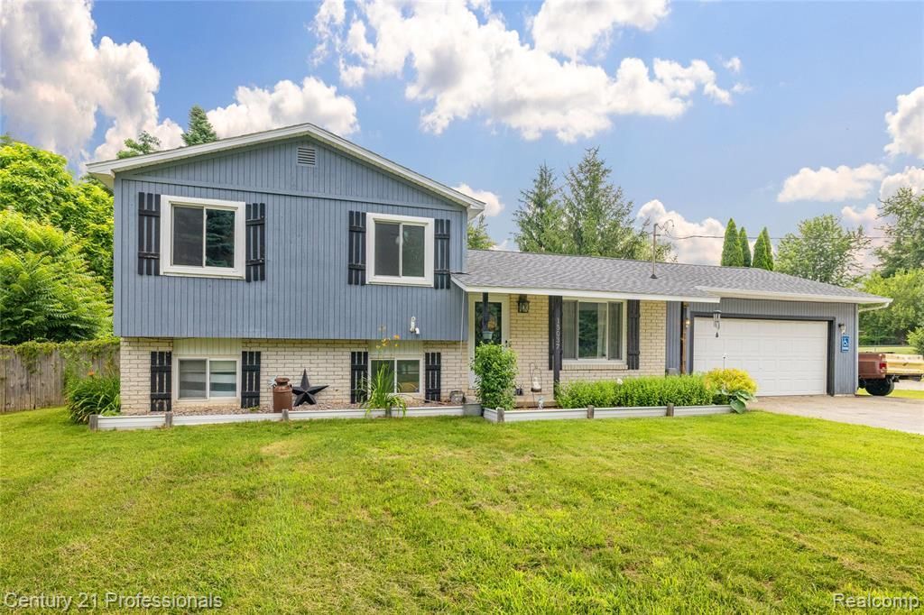 15037 Hogan Road, Fenton Township, MI 48451 Main Photo
