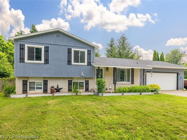 15037 Hogan Road, Fenton Twp, MI 48451