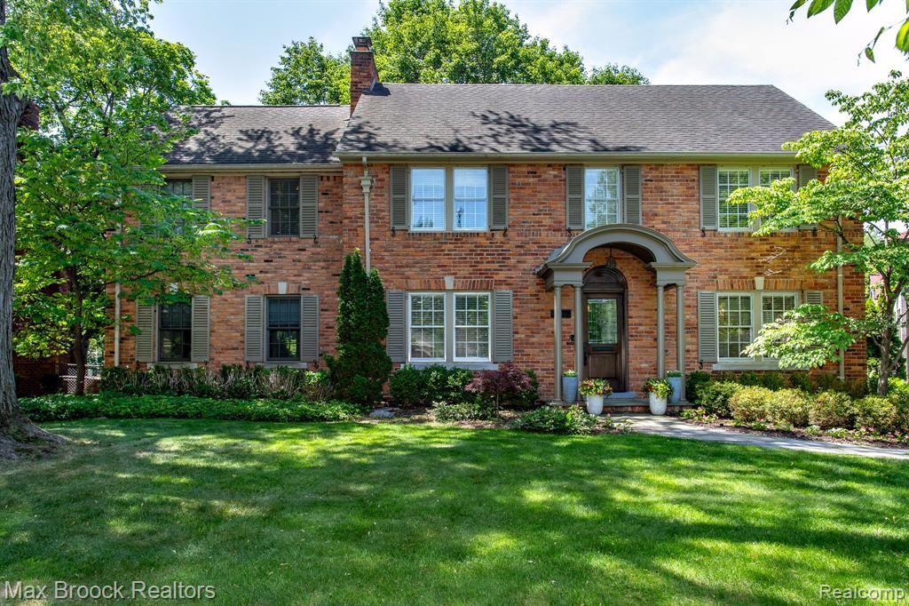 26255 Pembroke Road, Huntington Woods, MI 48070 Main Photo