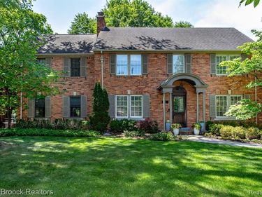 26255 Pembroke Road, Huntington Woods, MI 48070