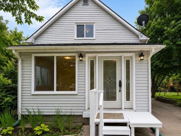 97 N Merrimac Street, Pontiac, MI 48340