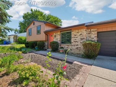 2714 Silverstone Lane, Waterford Twp, MI 48329