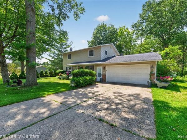 9472 Lakepointe Boulevard, Clay Twp, MI 48001