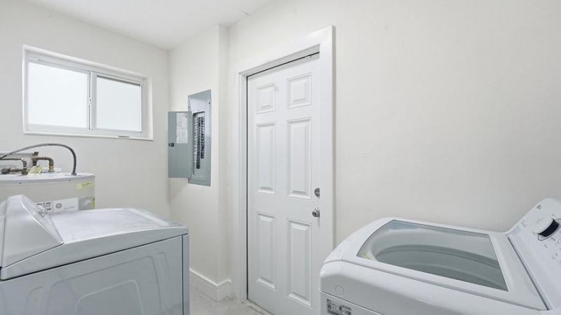 21020 Highland Lakes Boulevard, Miami, FL 33179 Photo