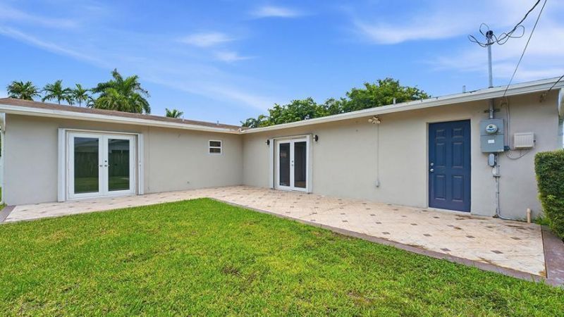 21020 Highland Lakes Boulevard, Miami, FL 33179 Photo