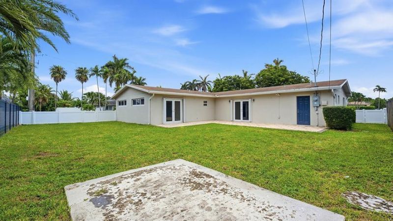 21020 Highland Lakes Boulevard, Miami, FL 33179 Photo