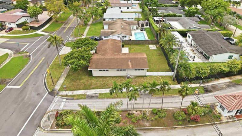 21020 Highland Lakes Boulevard, Miami, FL 33179 Photo
