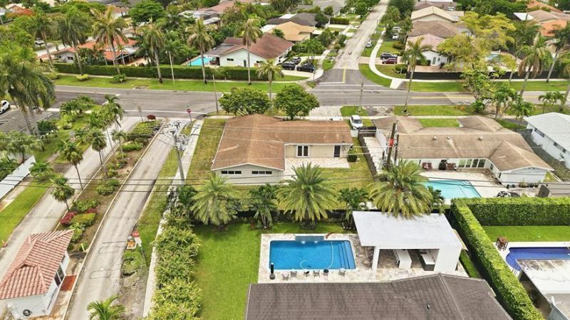 21020 Highland Lakes Boulevard, Miami, FL 33179 Photo