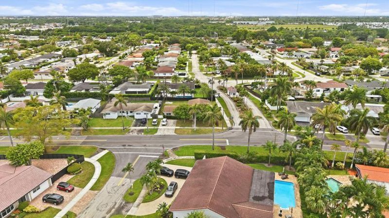 21020 Highland Lakes Boulevard, Miami, FL 33179 Photo