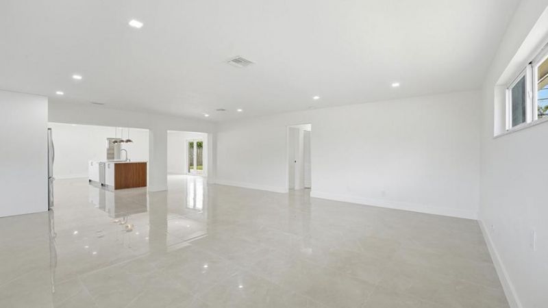 21020 Highland Lakes Boulevard, Miami, FL 33179 Photo