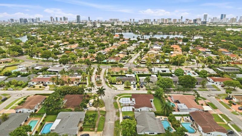 21020 Highland Lakes Boulevard, Miami, FL 33179 Photo