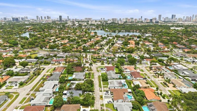 21020 Highland Lakes Boulevard, Miami, FL 33179 Photo