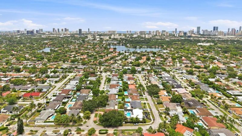 21020 Highland Lakes Boulevard, Miami, FL 33179 Photo