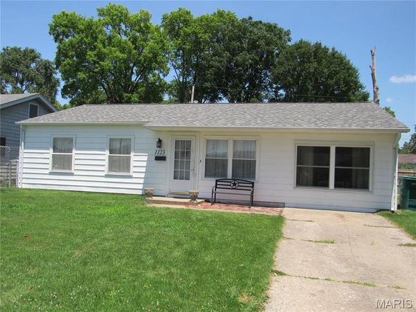1123 Saint Benedict Drive , East St Louis, IL 62206