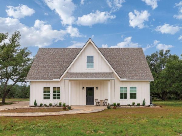 105 Colette Ln, Blanco, TX 78606
