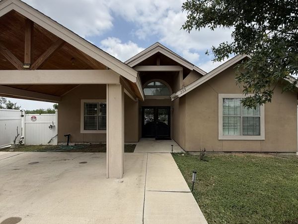 209 SANTA FE TRL, Eagle Pass, TX 78852