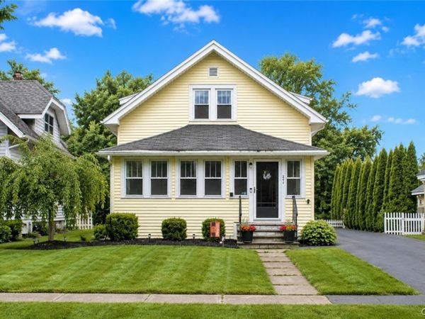 241 East Avenue , Minoa, NY 13116