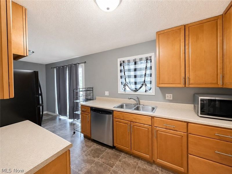 5019 Comstock Drive, Columbus, OH 43232 Photo 3