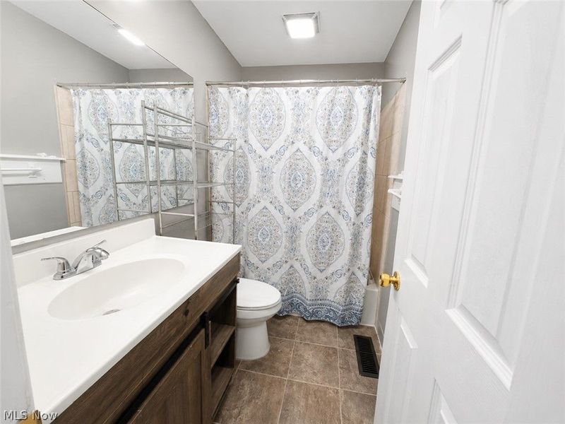 5019 Comstock Drive, Columbus, OH 43232 Photo 7