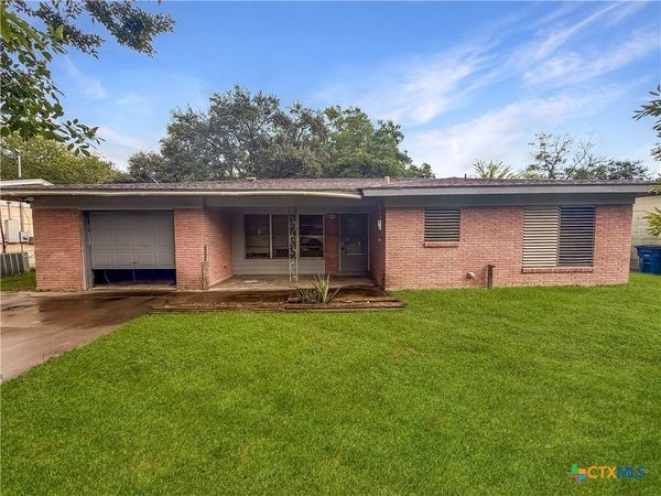 214 Crockett Street , Port Lavaca, TX 77979