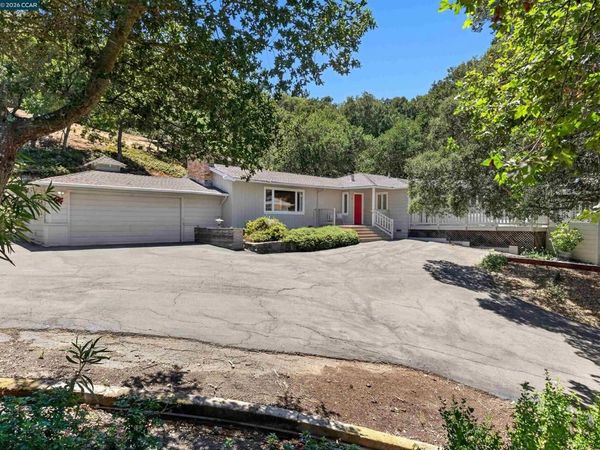 1 Greenwood Ct, Orinda, CA 94563