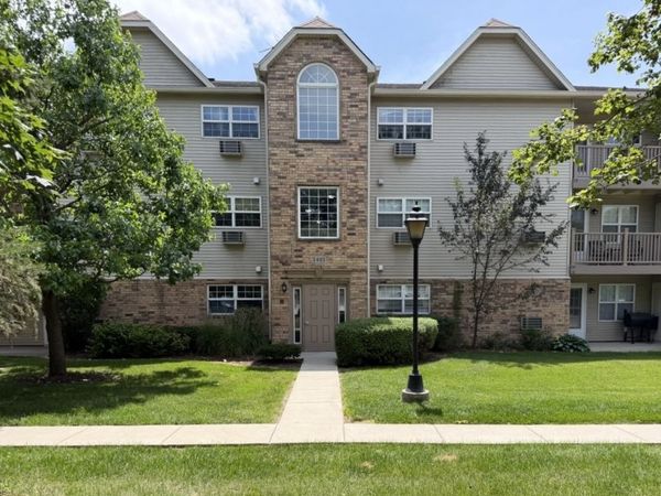 Unit 2D, Round Lake Beach, IL 60073