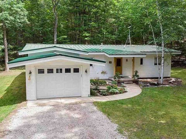 1717 Chippewa Beach Road, Indian River, MI 49749