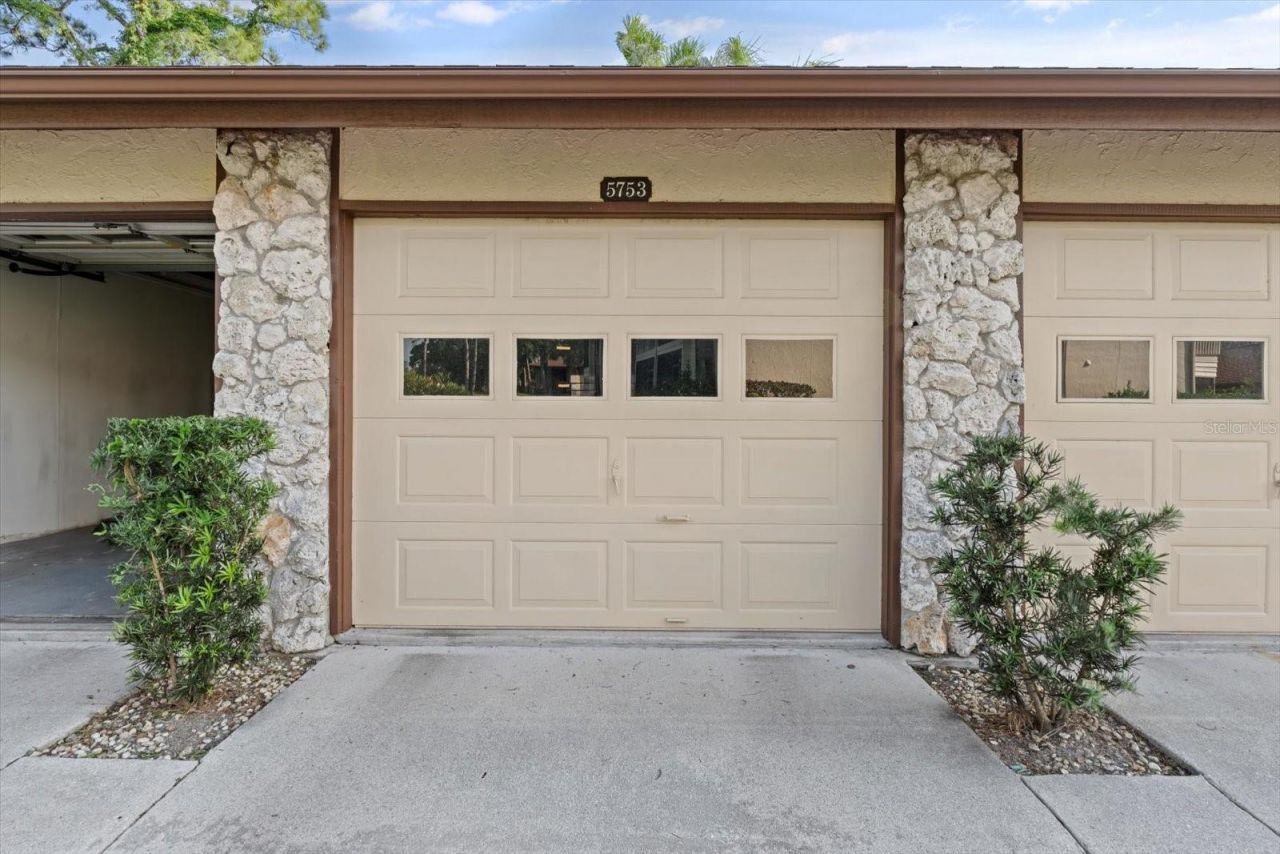 5753 Avista Drive , Sarasota, FL 34243 Photo