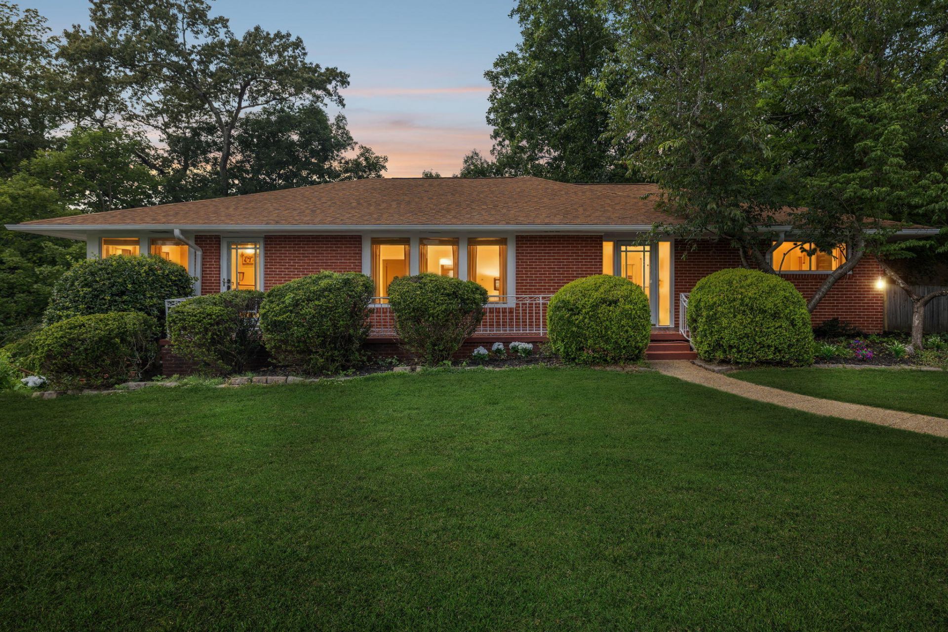 821 Mount Belvoir Drive, Chattanooga, TN 37412 Main Photo